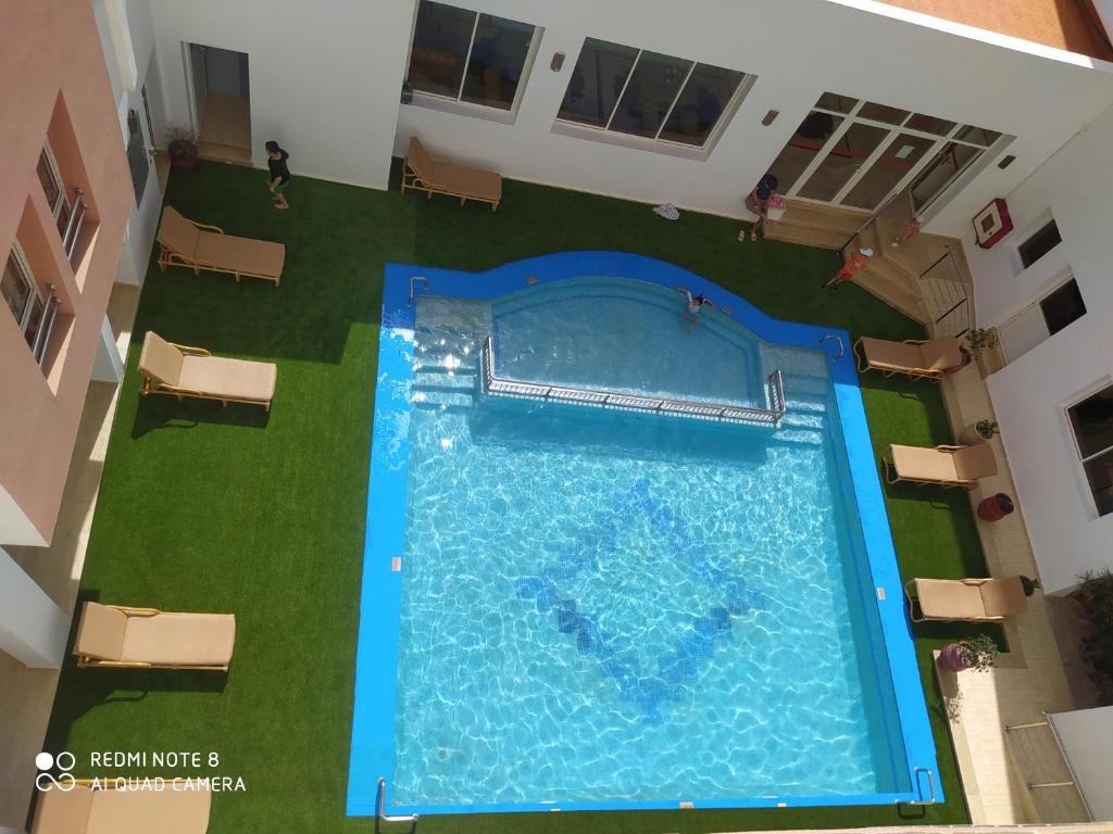 Apartment with Pool View