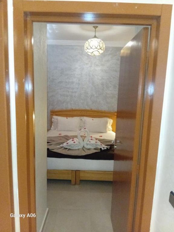 Apartment with Pool View