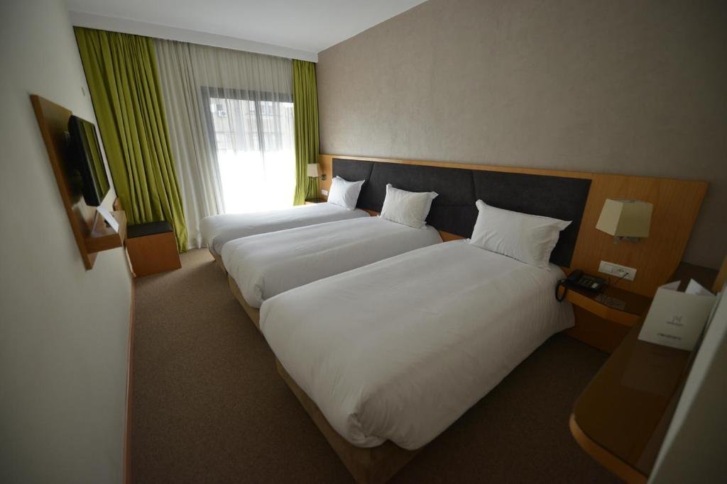 Triple Room with City View