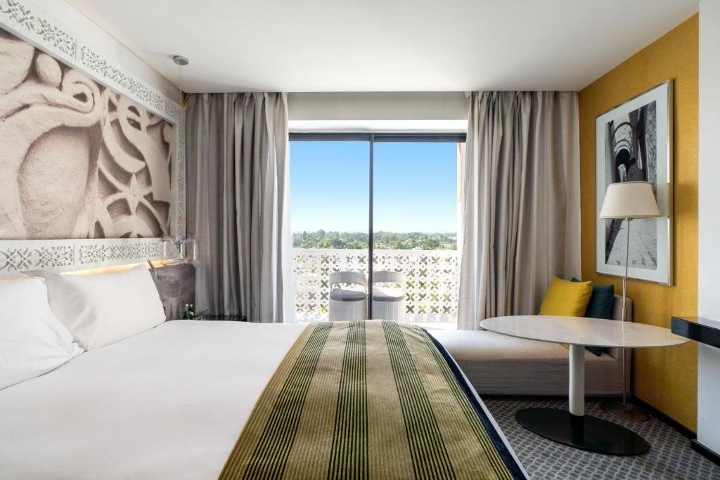 Superior Room with King-size Bed