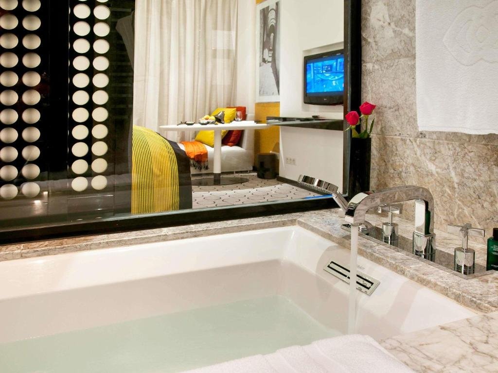 Superior Room with King-size Bed